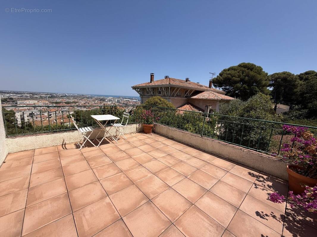 Maison de 98.56 m² sur un terrain de 673 m² avec vue panoramique et piscine. - photo 4