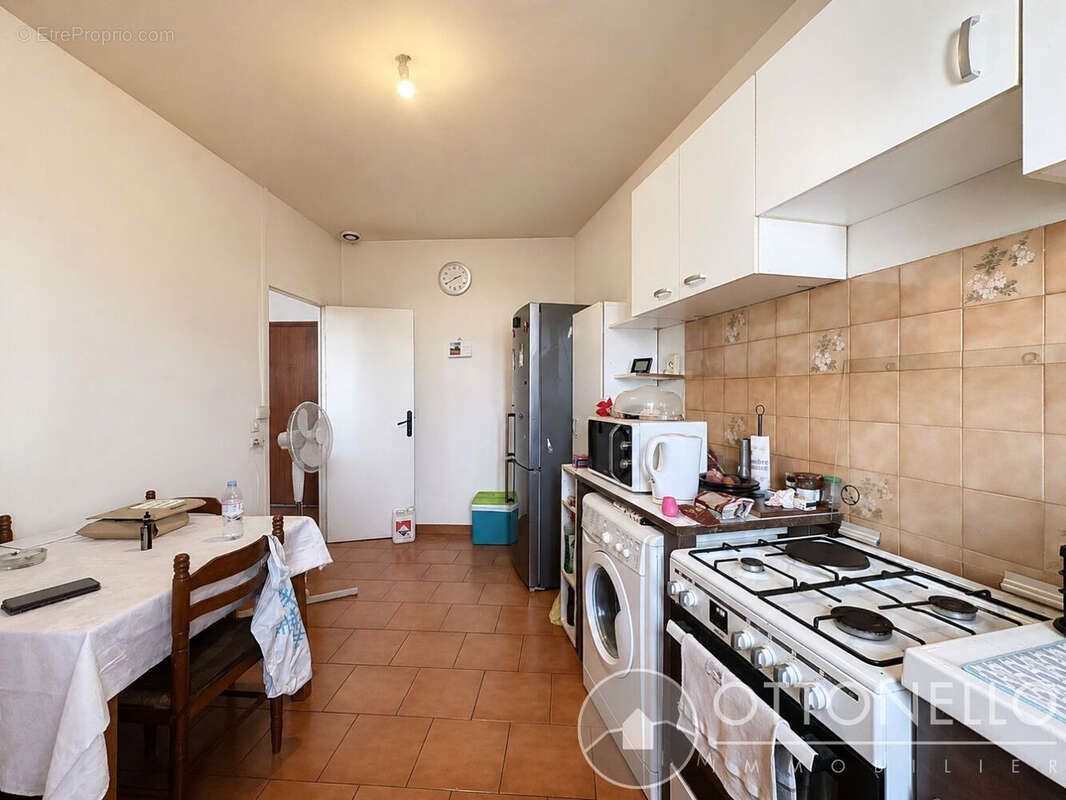 Appartement à ROQUEBRUNE-SUR-ARGENS