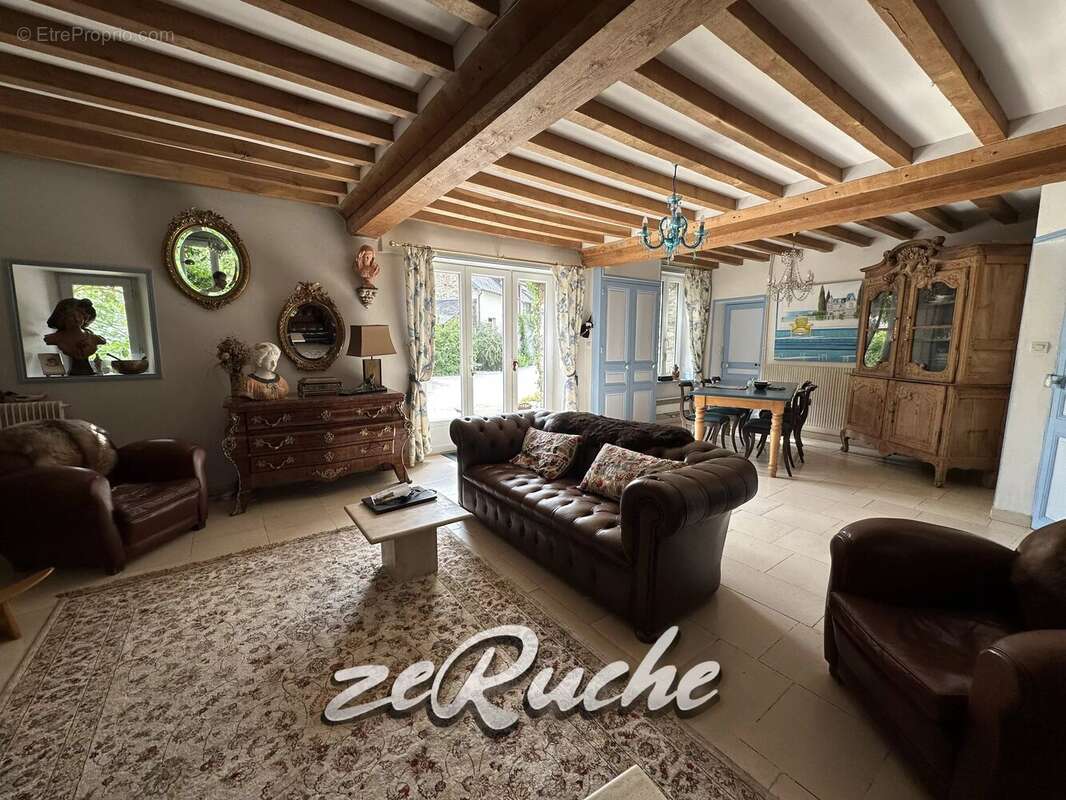 Grande maison de caractère à Cahagnes de 411m², 3 chambres d'hôtes et 2 gîtes - photo 3