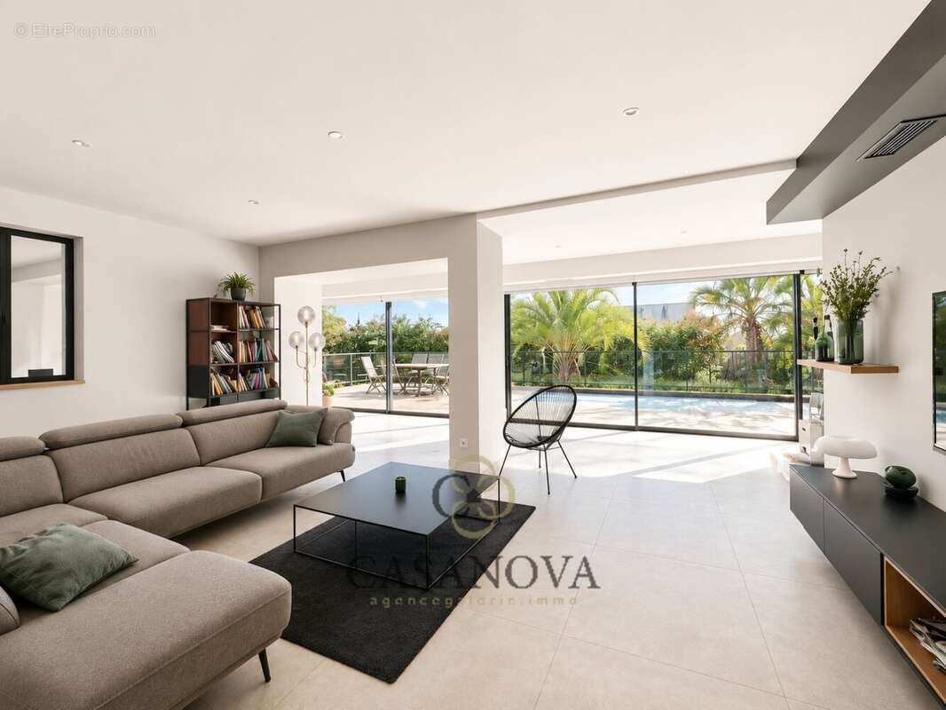 Maison familiale rénovée avec piscine et vue dégagée à Castelnau-le-Lez - photo 4