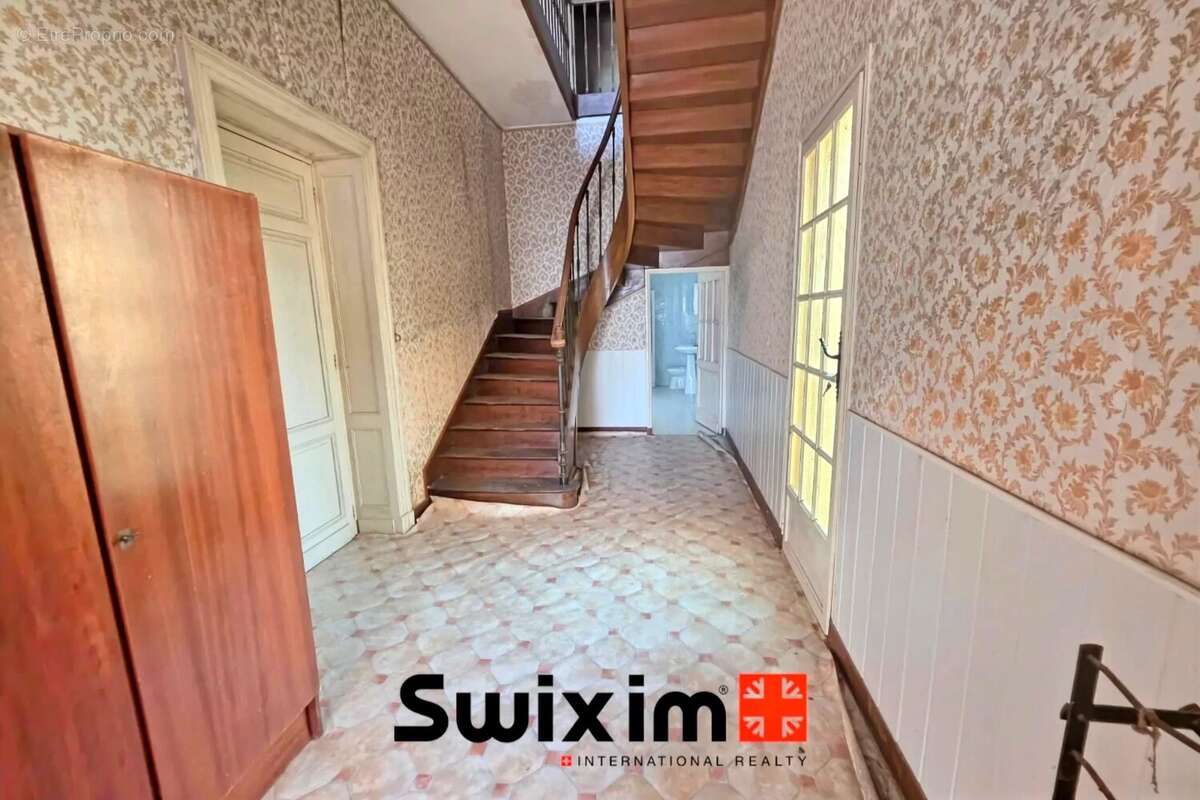 Maison de Maître de 235M² à rénover à Blaignan-Prignac - photo 7