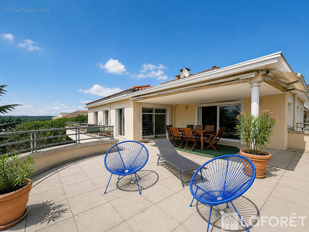 Appartement à CHARBONNIERES-LES-BAINS