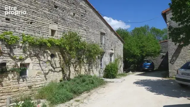 Maison 340 m² à Tusson  - photo 2