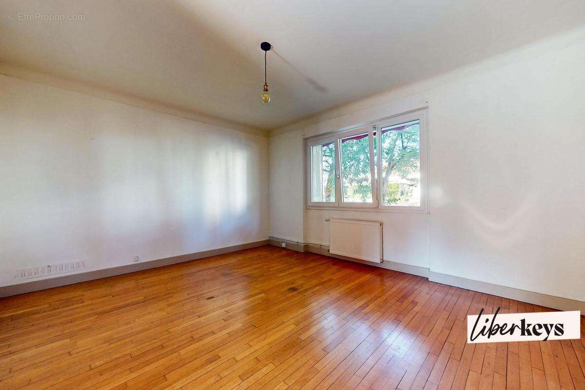A vendre - Appartement  trois pièces avec fort potentiel – 22 bis Avenue de Brogny,  74000 Annecy - photo 2