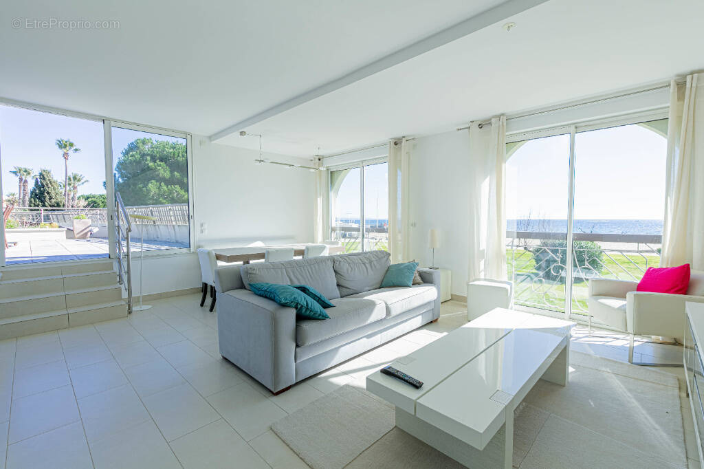 Appartement à LA LONDE-LES-MAURES