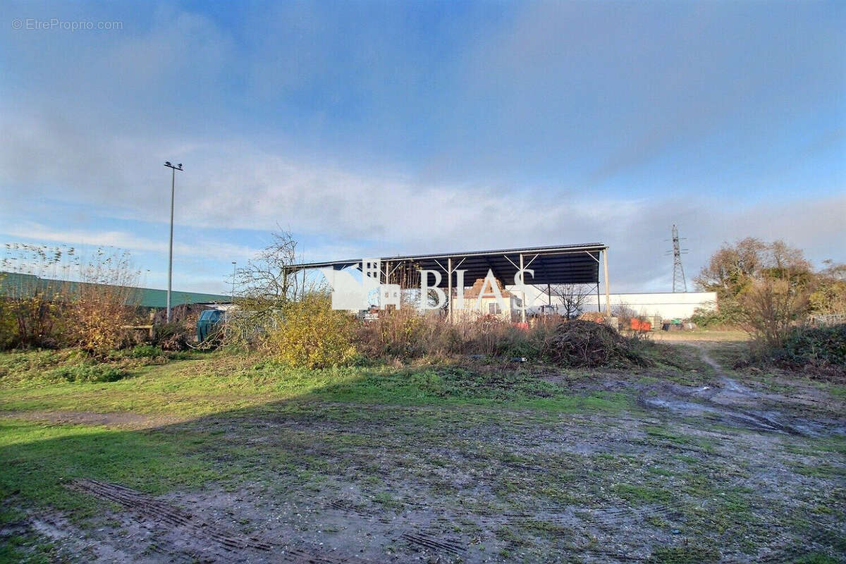 Terrain à PISSY-POVILLE