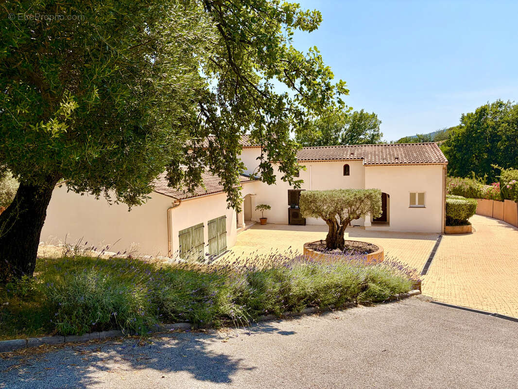 Maison à BAGNOLS-EN-FORET
