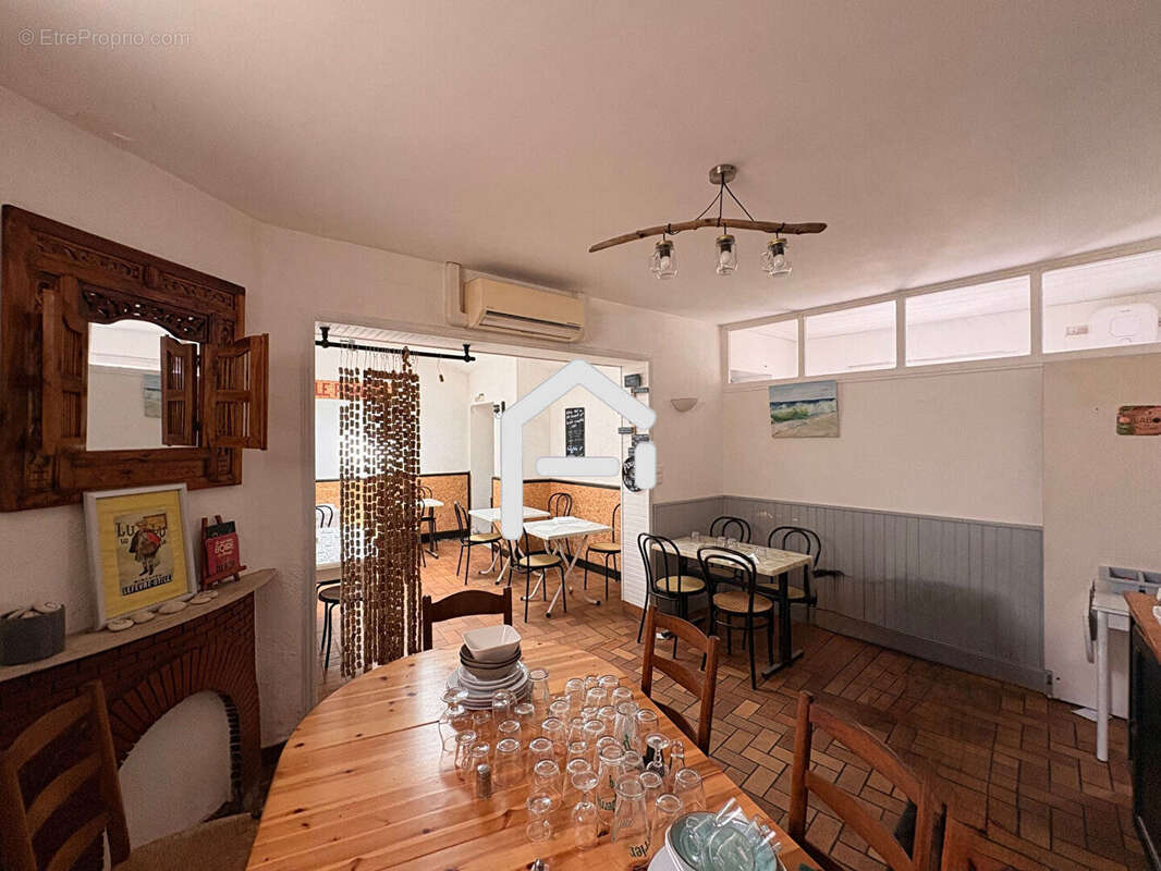 Commerce à SAINT-CYR-EN-TALMONDAIS