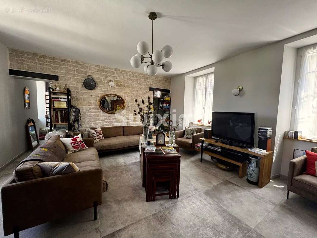 Maison à NOYERS