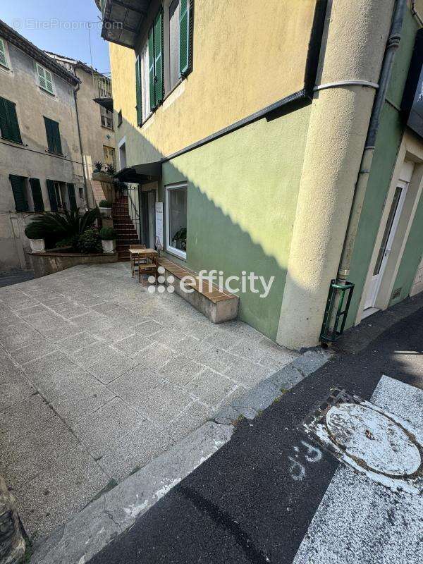 Commerce à L'ESCARENE
