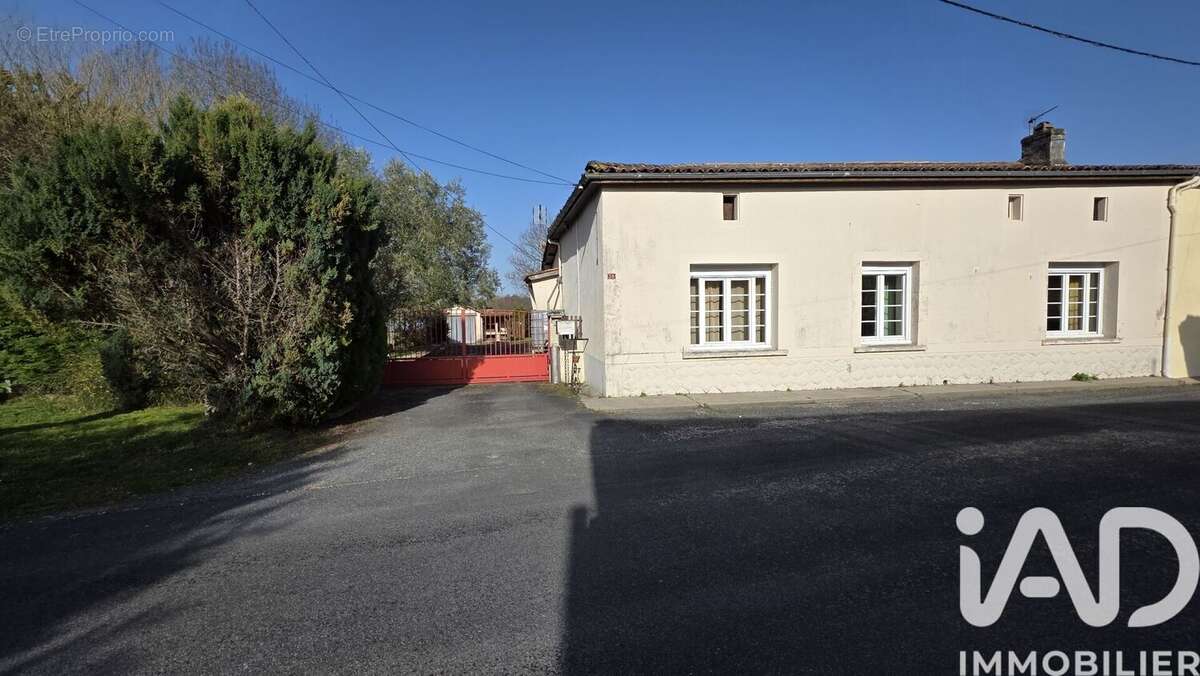 Maison 156 m² à Touverac  - photo 3
