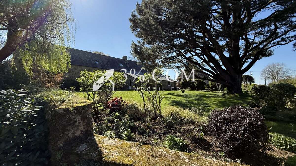 Maison à PLOUGOUMELEN