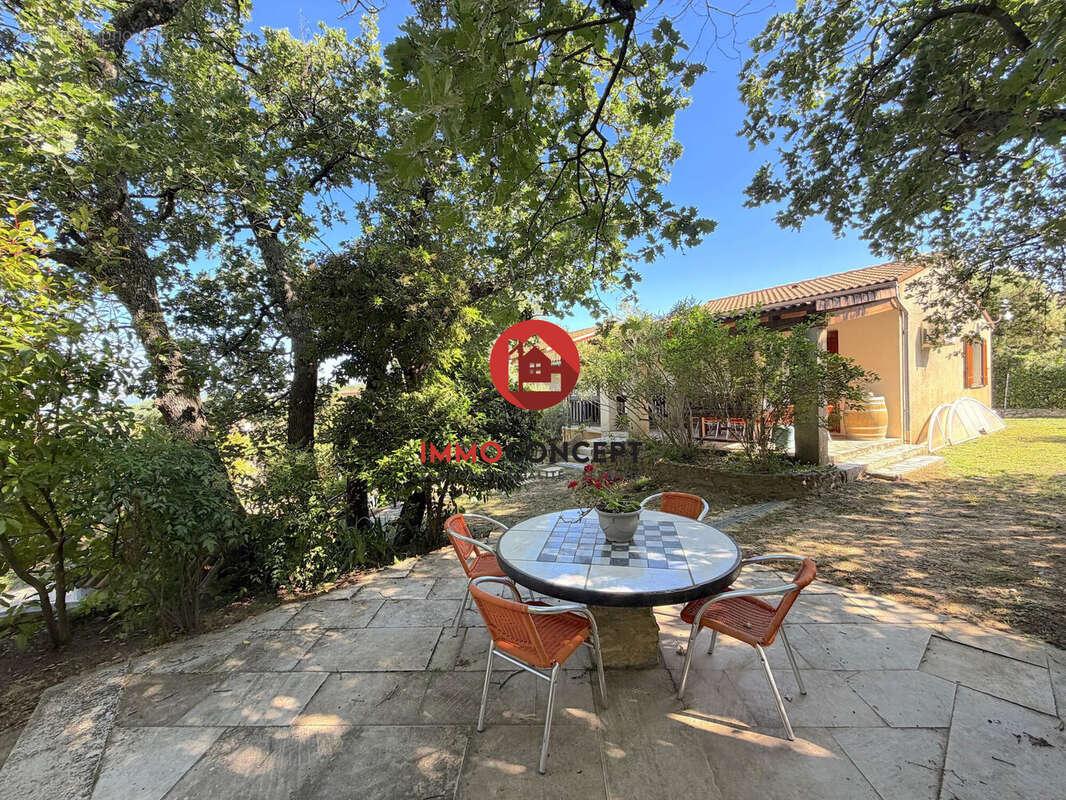 Maison 164 m² à Saint-Victor-La-Coste  - photo 2