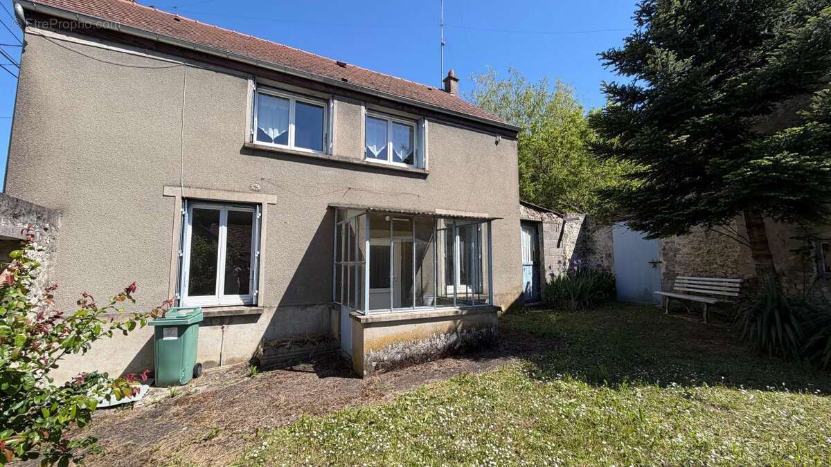 Maison à ORMOY-LA-RIVIERE
