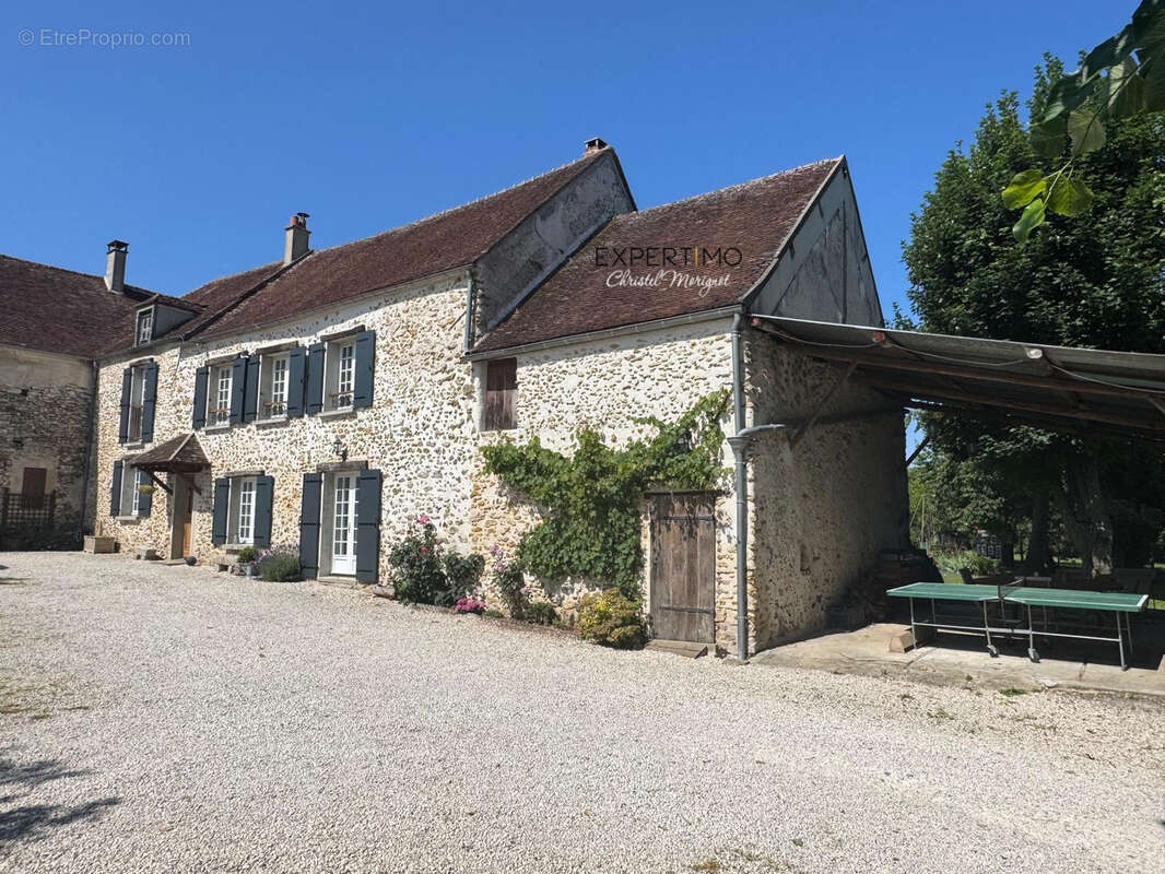 Maison à COUTEVROULT