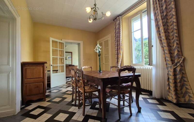 Maison à SAINT-JEAN-SUR-MAYENNE