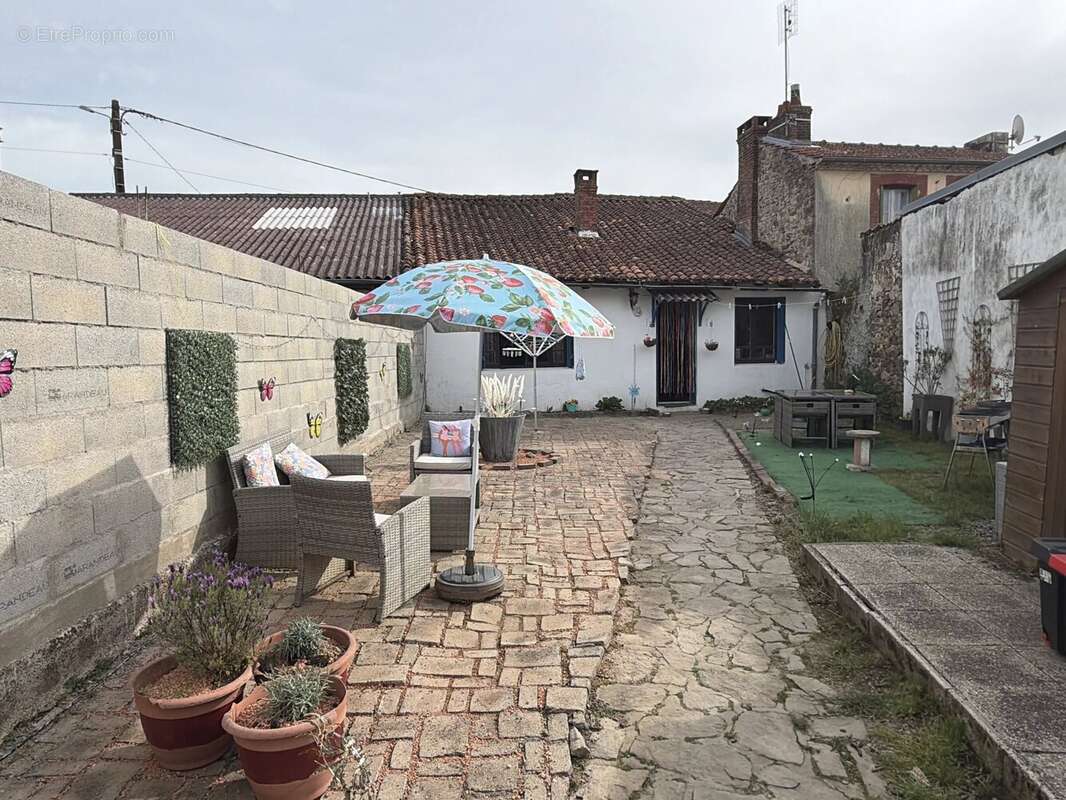 Maison à PEYRAT-DE-BELLAC