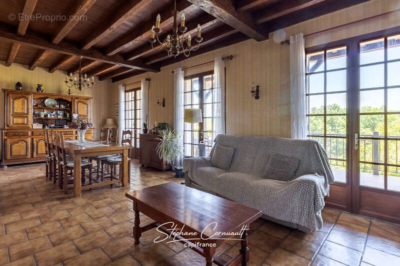 Maison à NEUVIC