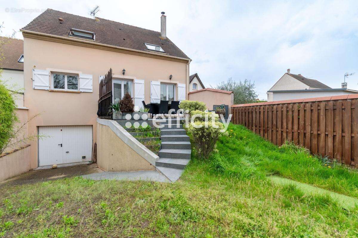 Maison à VIGNEUX-SUR-SEINE