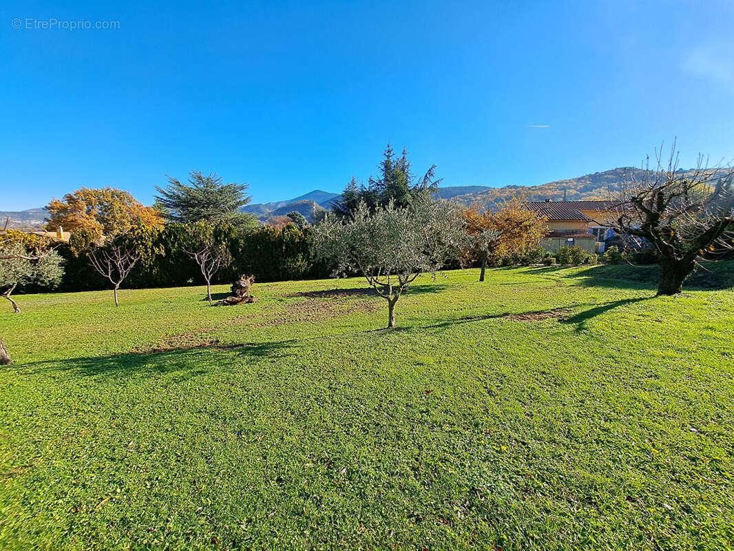 Terrain à MALAUCENE