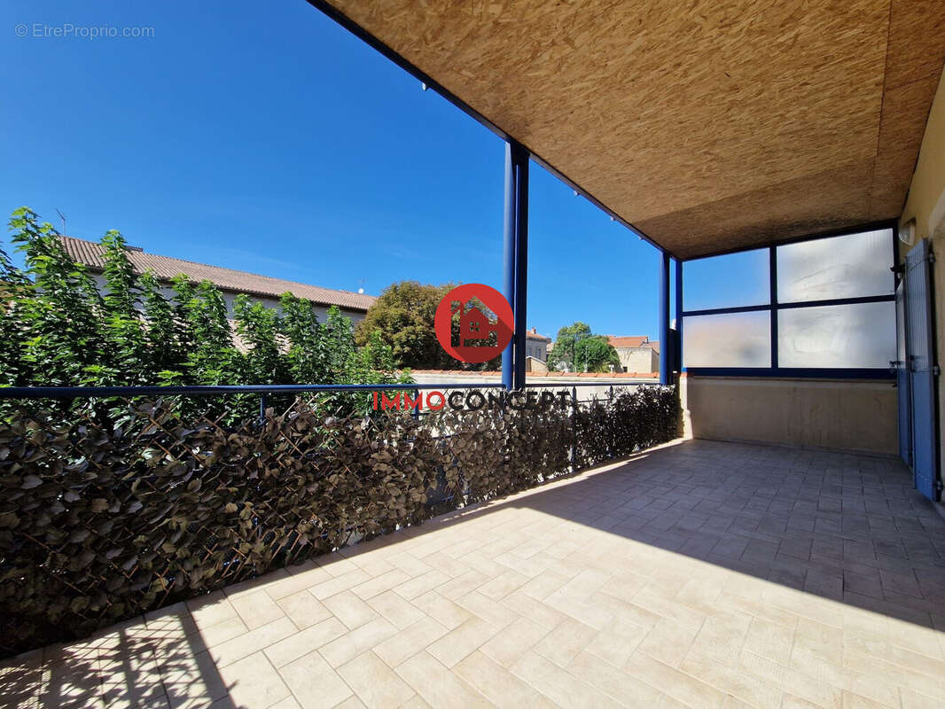 Appartement à BAGNOLS-SUR-CEZE