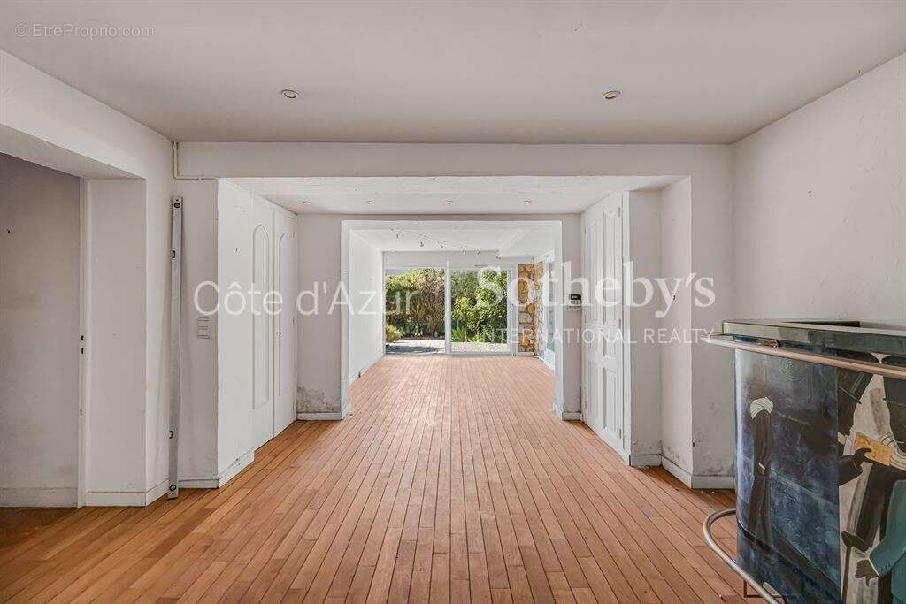 Cannes, Croix des Gardes : Projet de villa contemporaine 370 m² avec piscine et vue mer - photo 7