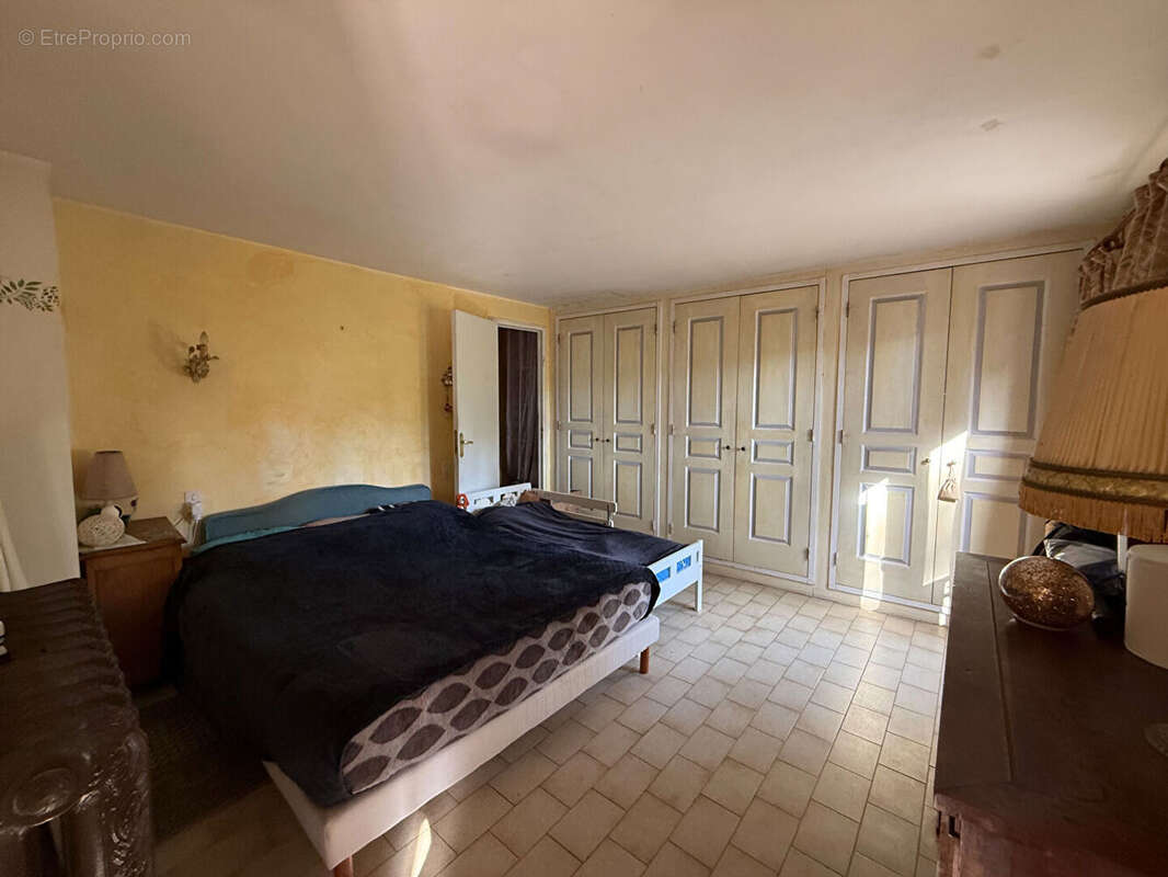Maison à MENERBES