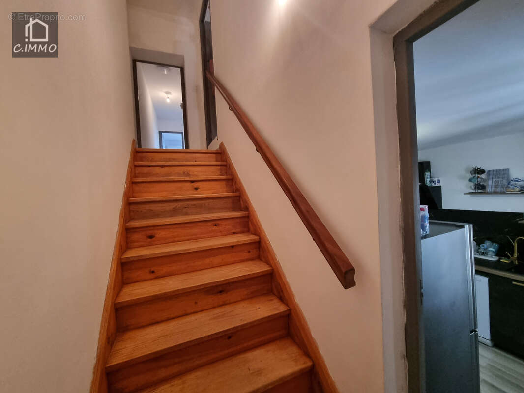Jolie Maison de village rénovée T3 avec cave de 12 m2 et avec  terrain de terres non attenant. - photo 5