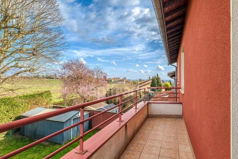 Appartement à NEYRON