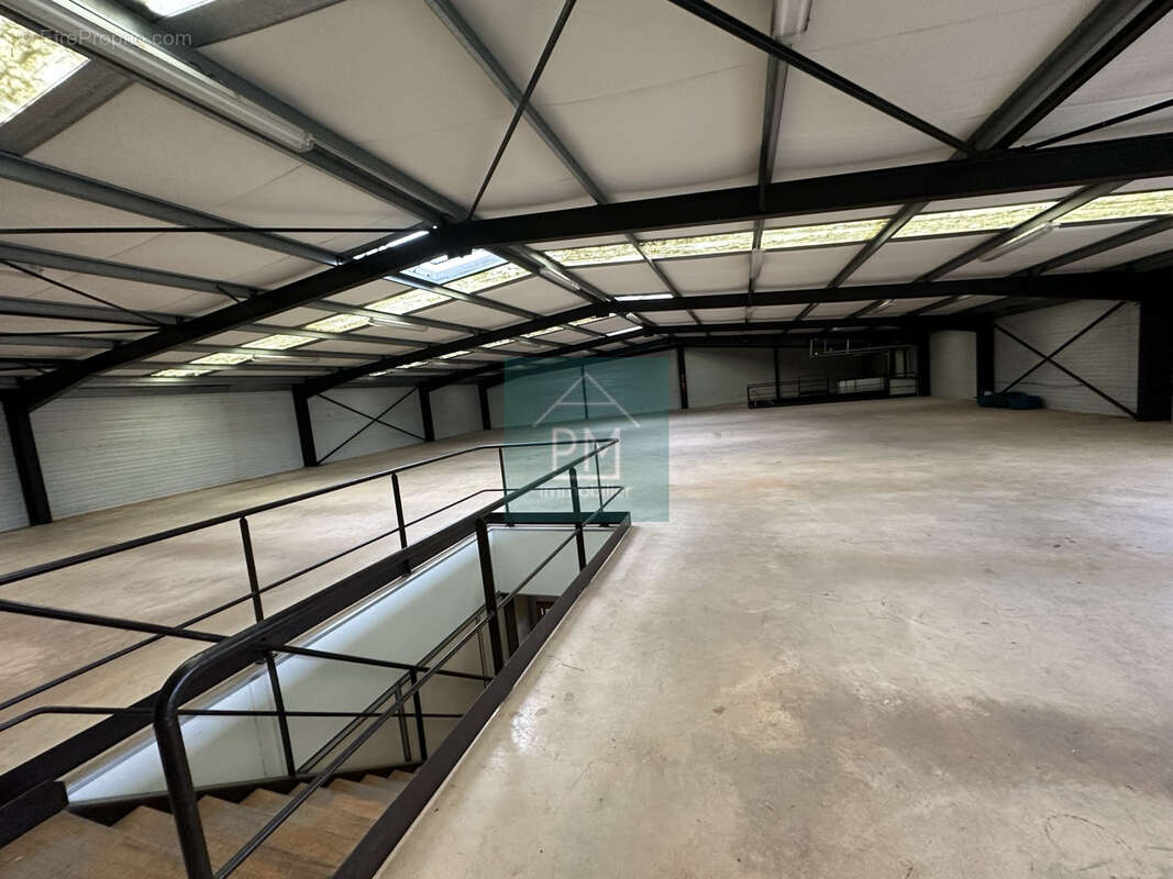 Commerce à FEUQUIERES-EN-VIMEU