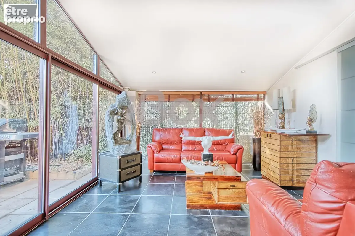 Exclusivité La Valette du Var, Villa d'environ 195m2 avec piscine sur belle parcelle de 580 m2 - photo 7