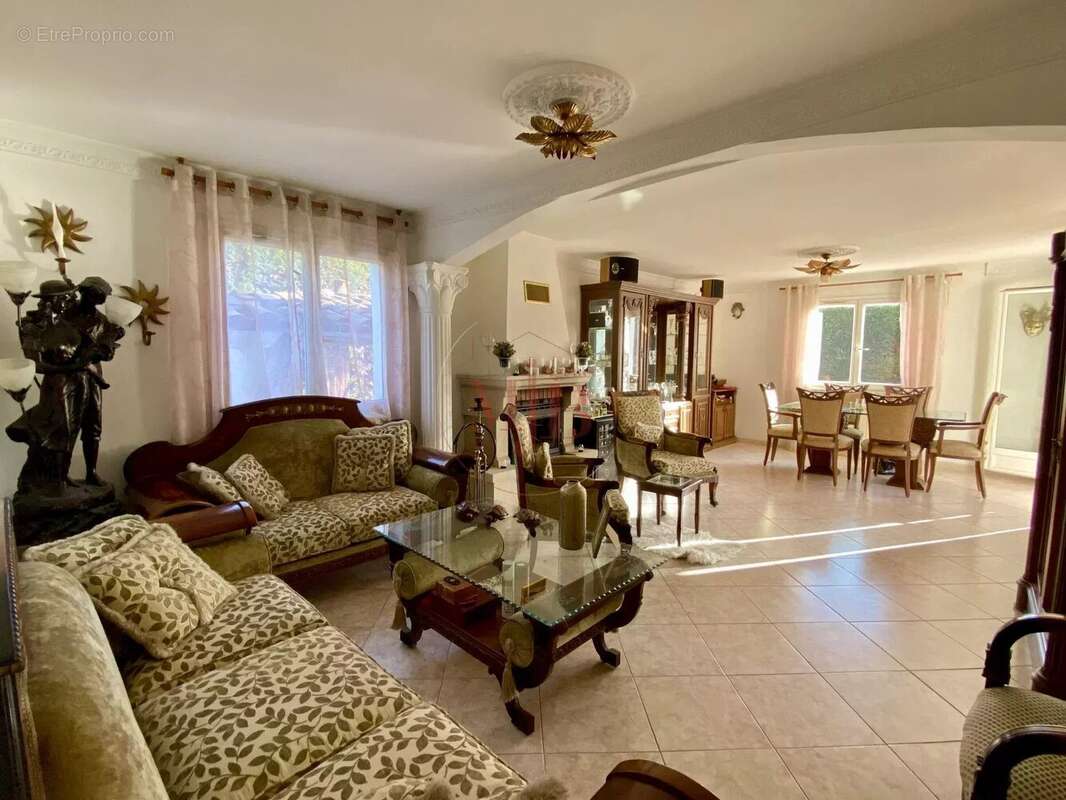 Maison à CHATEAUNEUF-LE-ROUGE