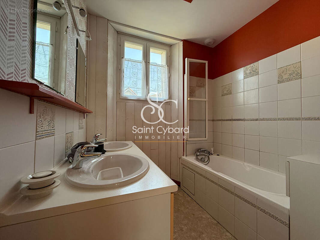 Maison Angouleme 6 pièce(s) 155 m2 environ - photo 12