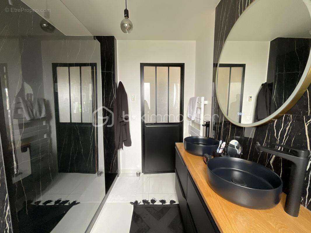 Appartement à FRESNES