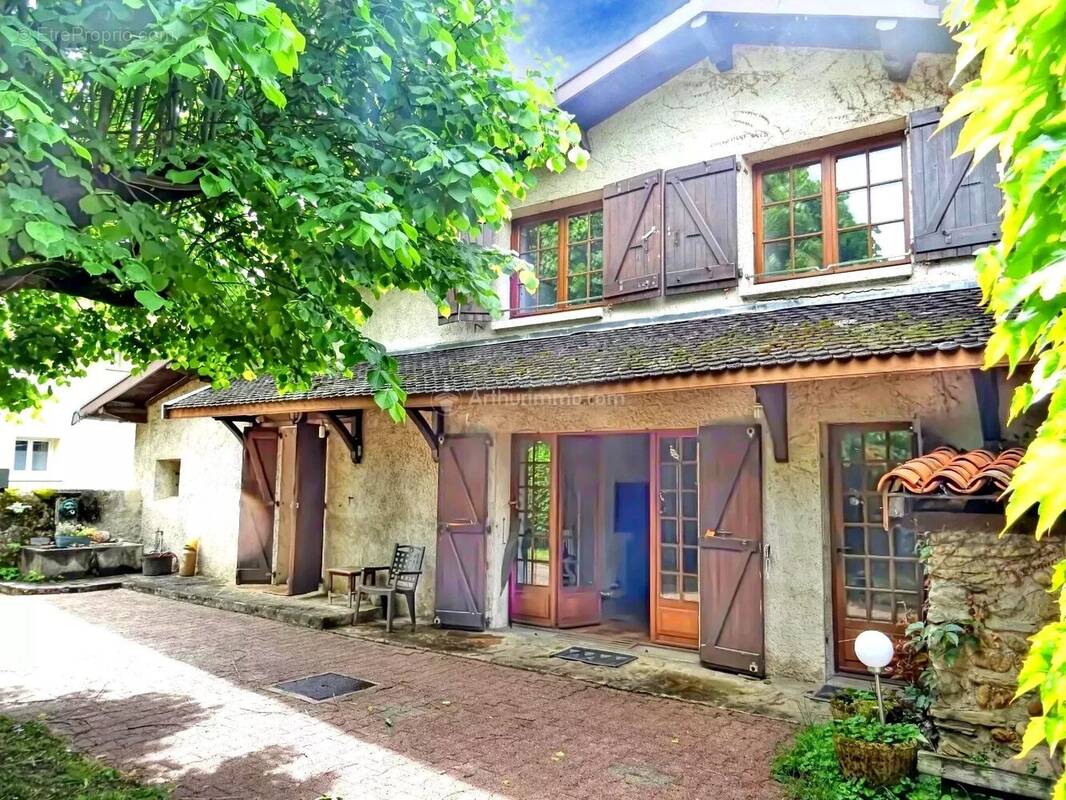 Maison à MEYSSIES