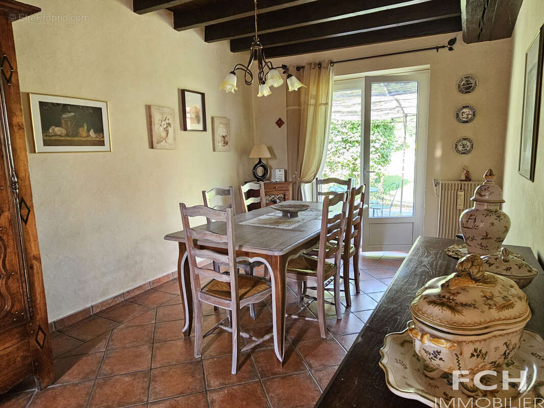 Maison à ESPINASSE-VOZELLE