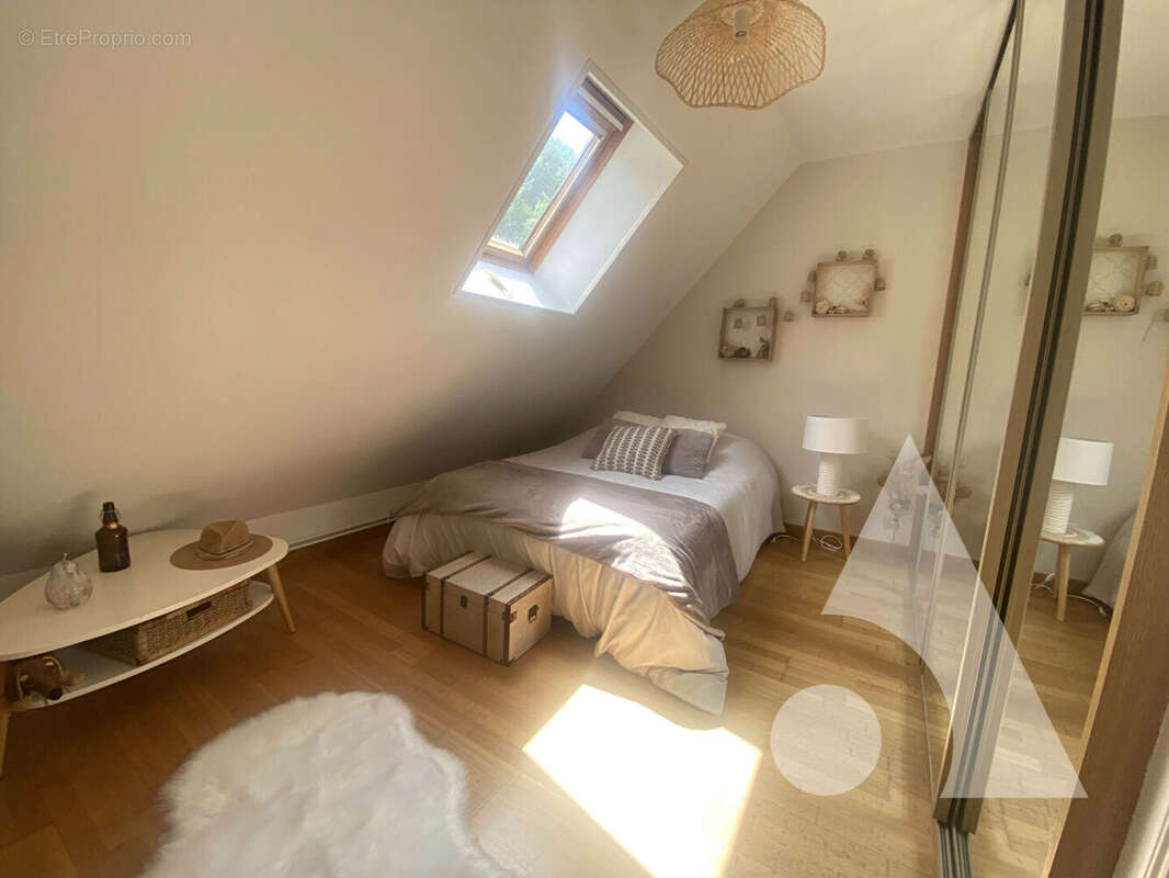 Maison en pierres dans la valle de l'automne / 6 chambres / sous sol total - photo 13