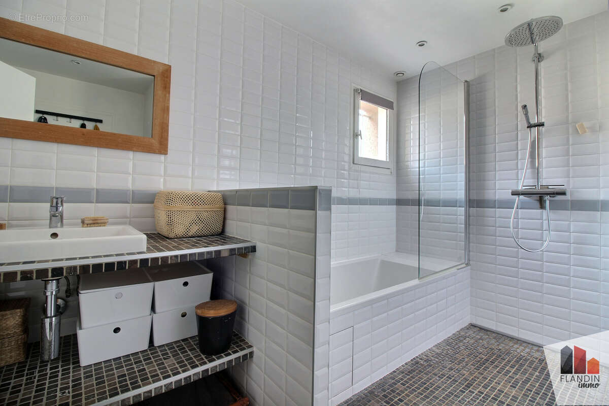 Maison à SAINT-GENIS-LAVAL