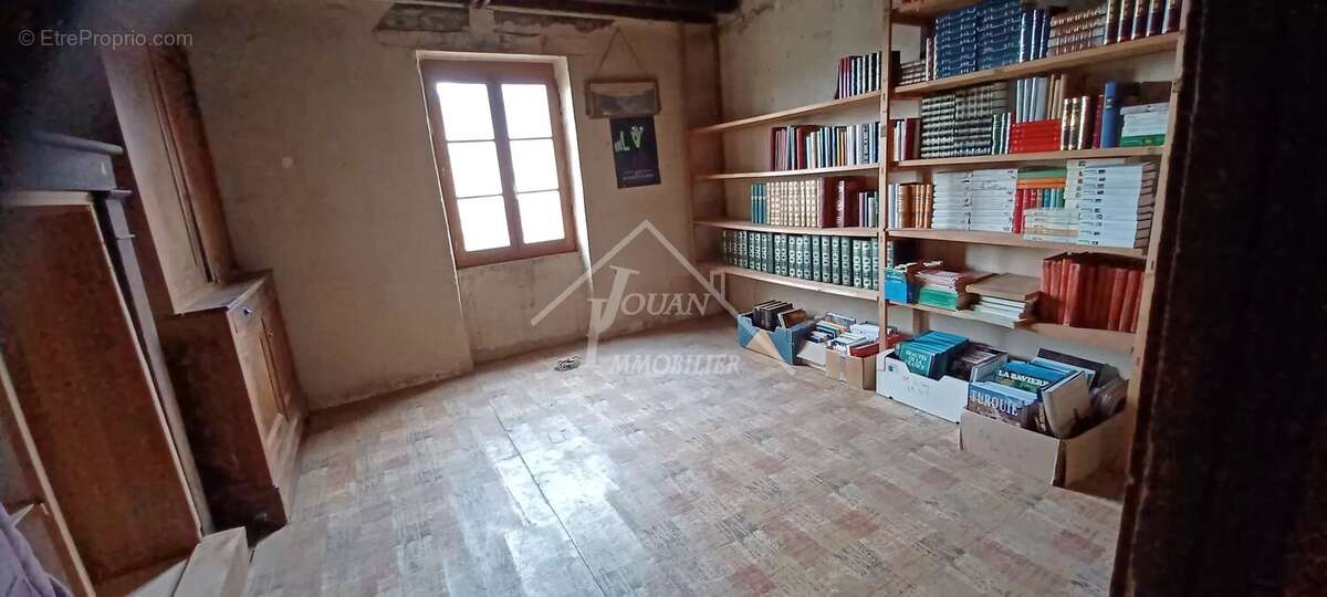 Appartement à SAINT-LEOPARDIN-D'AUGY