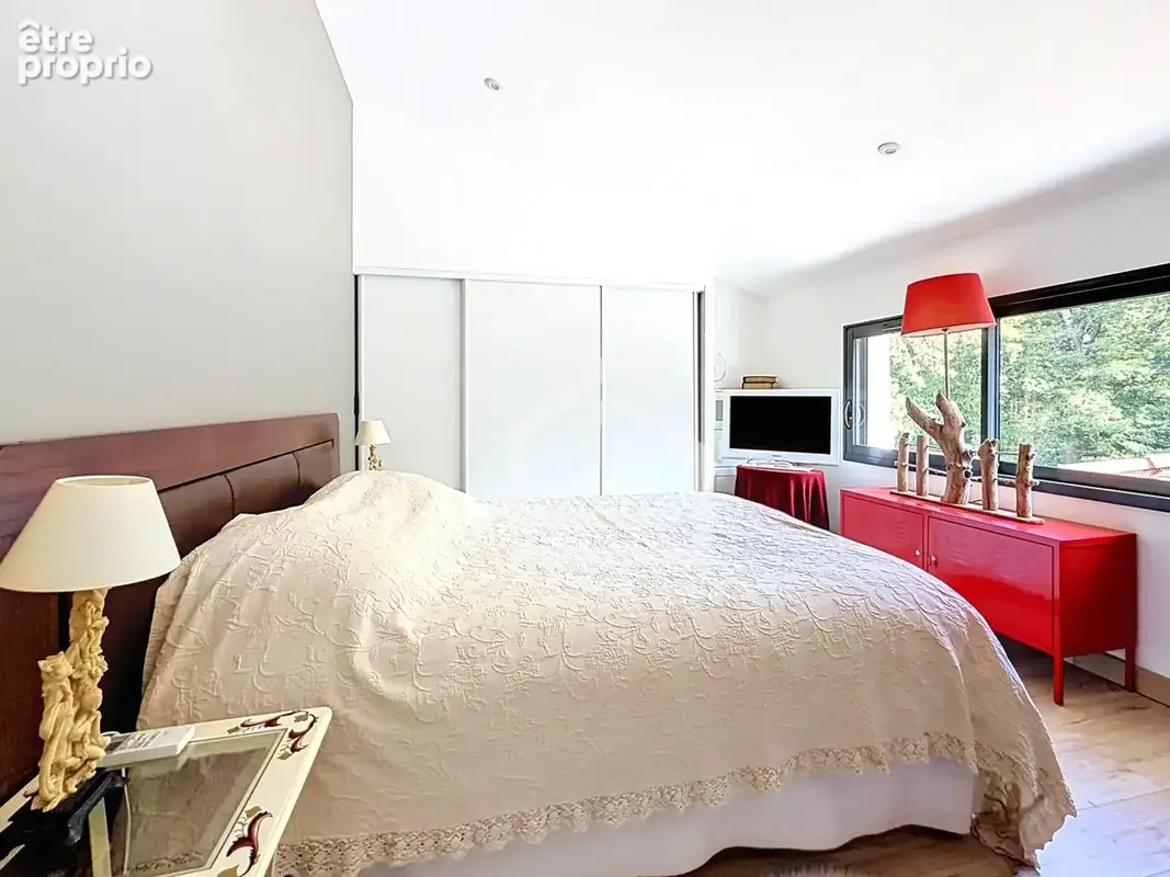 Maison contemporaine de 198 m2, 5 chambres, piscine et double garage - photo 34