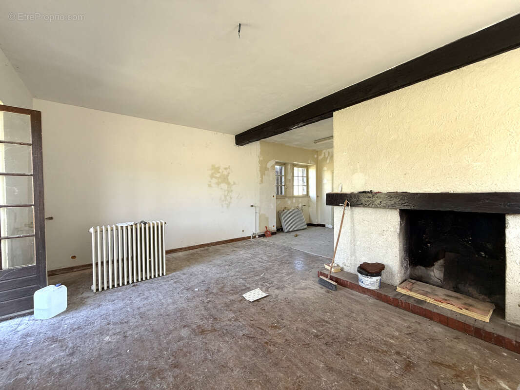 Marcenat   Jolie maison de plain-pied de 138 m2 sur un terrain de 2 272 m2 - photo 4