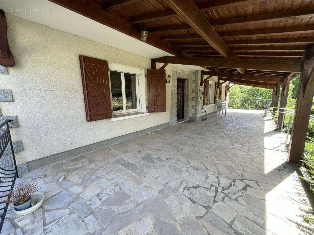 Maison 140 m² à Chabanais  - photo 3