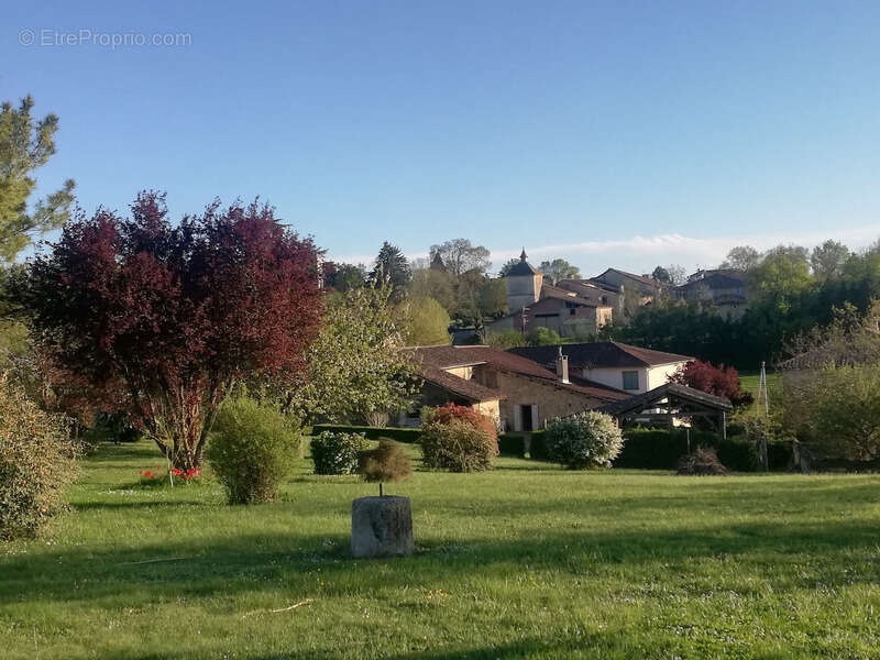 A vendre et rénover : Ancien corps de ferme 9 pièces, 6 chambres, au coeur d'un village proche de MAUVEZIN (32) - photo 30