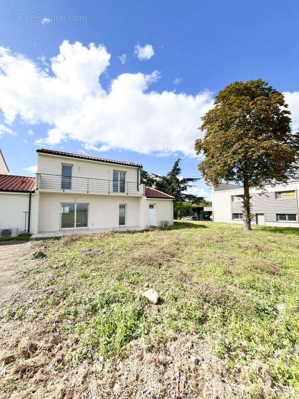 Maison à SAINT-BEAUZIRE