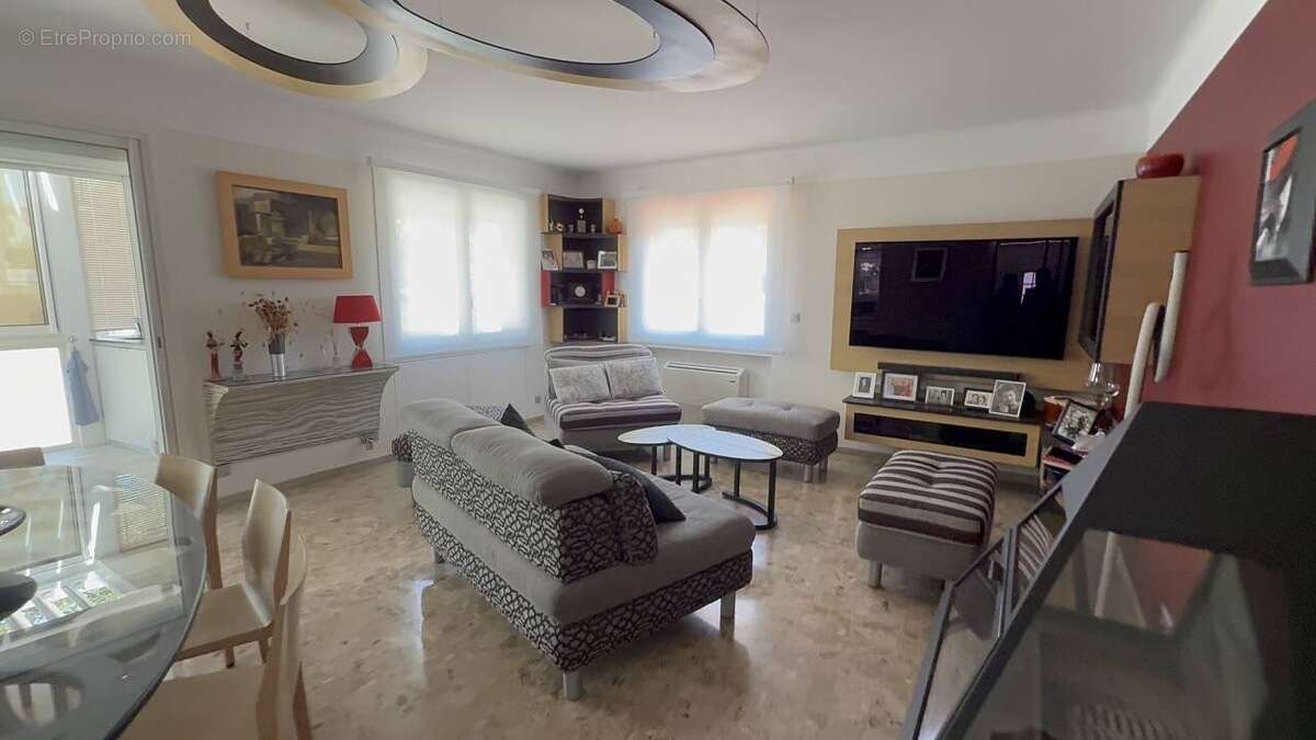 VIAGER LIBRE à La Garde - Appartement F4 109 m² + Loggia 17 m² - Homme de 72 ans - photo 2