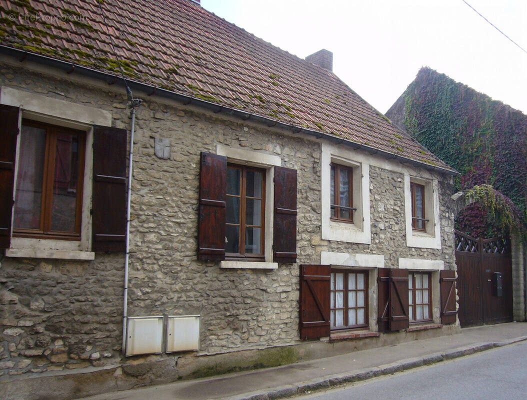 Maison à BEYNES