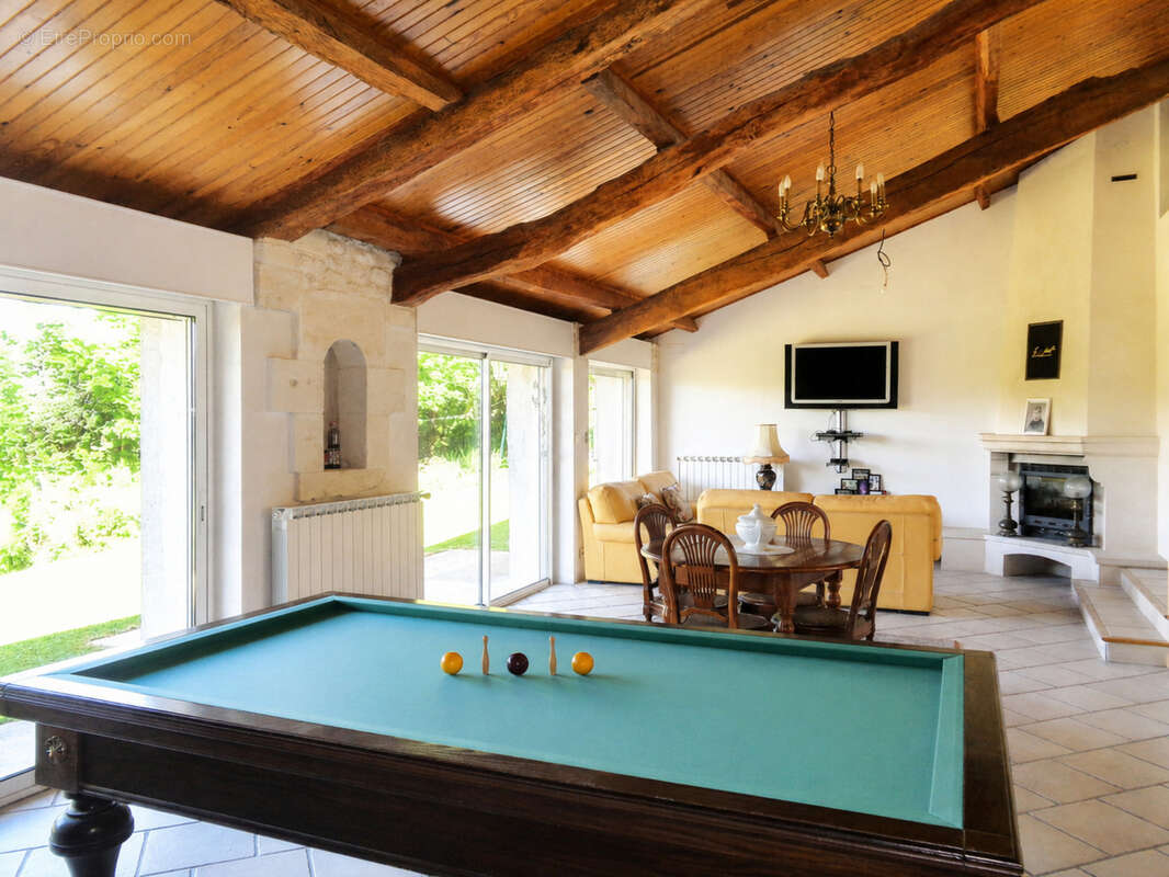 Maison charentaise en pierre rénovée – 163 m² habitables – Saint-Ciers-du-Taillon (17240) - photo 2