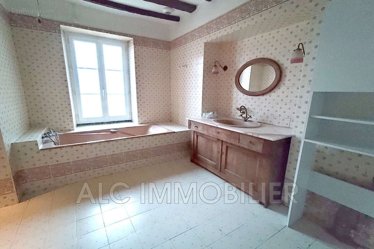 Maison à COURGAINS