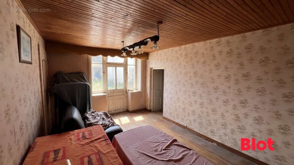 Maison 104 m² à Chasne-Sur-Illet  - photo 7
