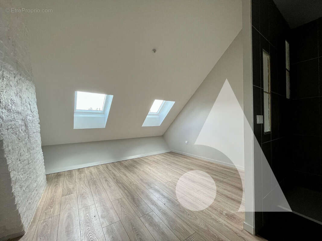 APPARTEMENT T3 71m² dernier étage hyper centre - photo 5